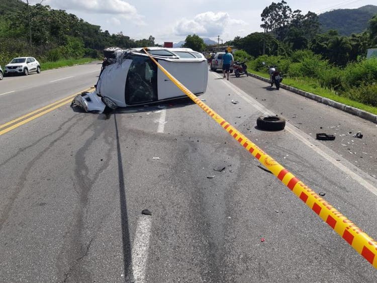 A colisão aconteceu na BR-282, em Palhoça. 