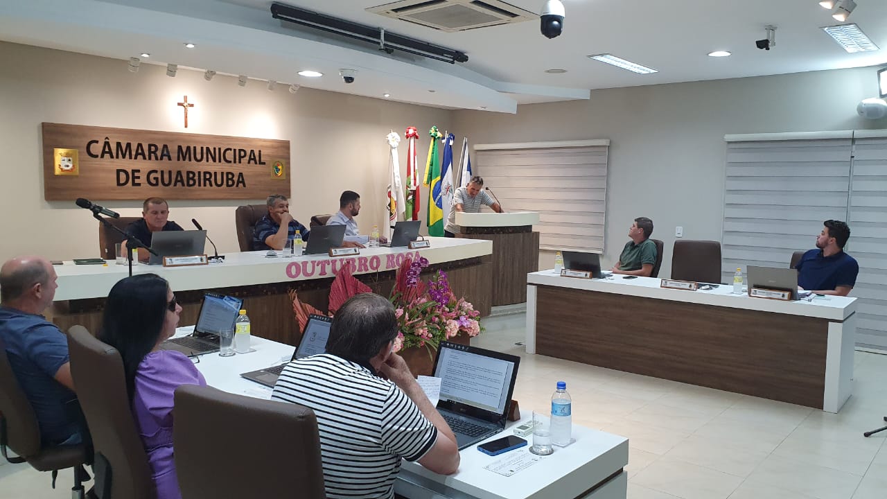 Estudantes de Guabiruba são premiados durante sessão da Câmara de Vereadores