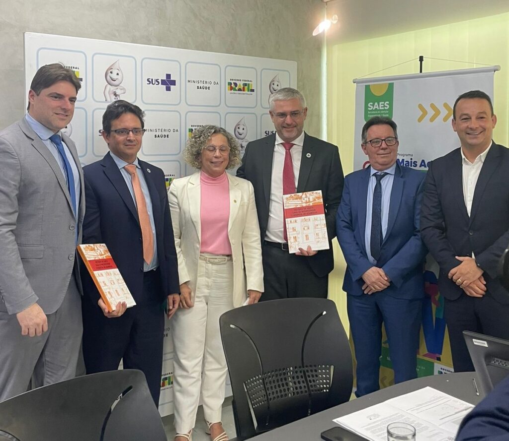 Encontro discutiu em Brasília habilitação do Hospital de Azambuja para tratamento oncológico (Foto: Assessoria de Imprensa/ Ana Paula Lima)