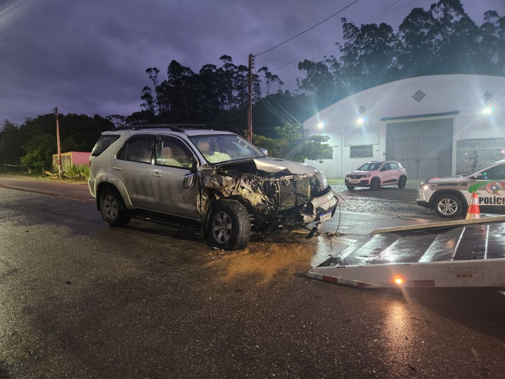 Forte colisão entre veículos é registrada no bairro Águas Claras 