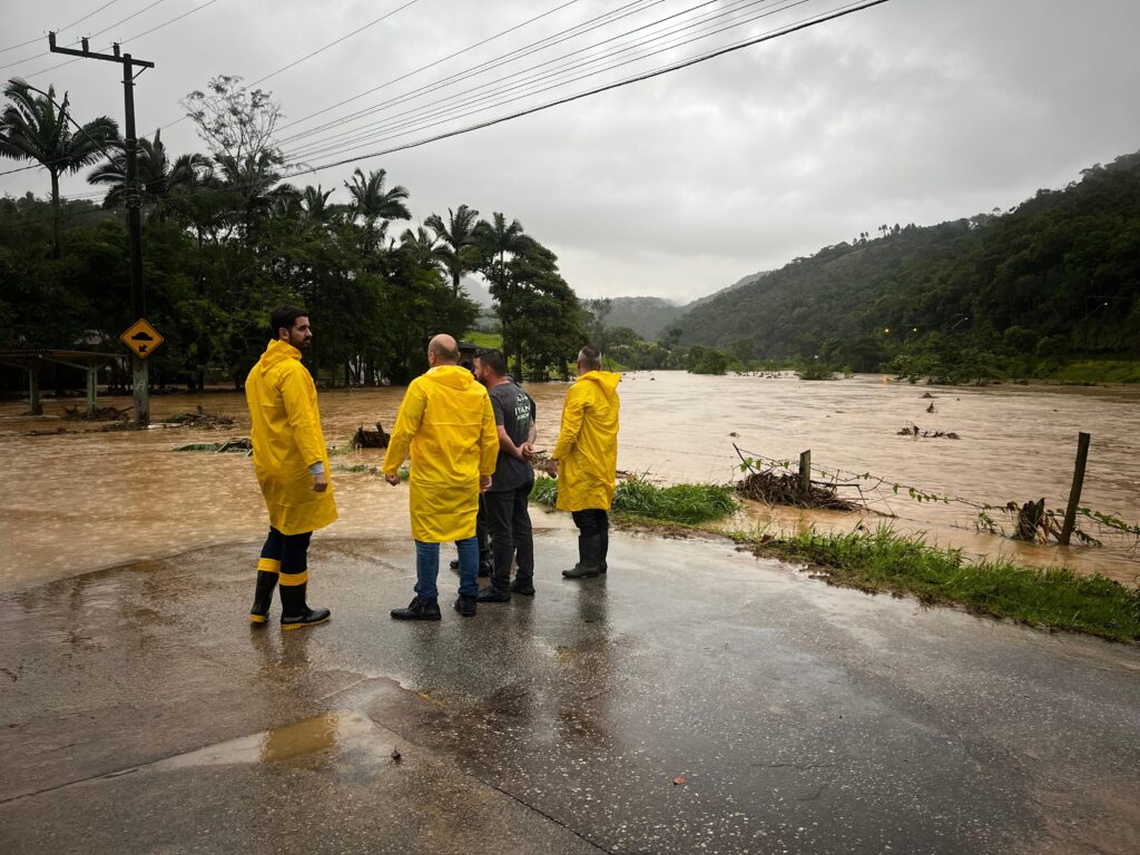 Defesa Civil acompanha ocorrências das chuvas em Brusque. Foto: Gabi Moreira - Gabinete.