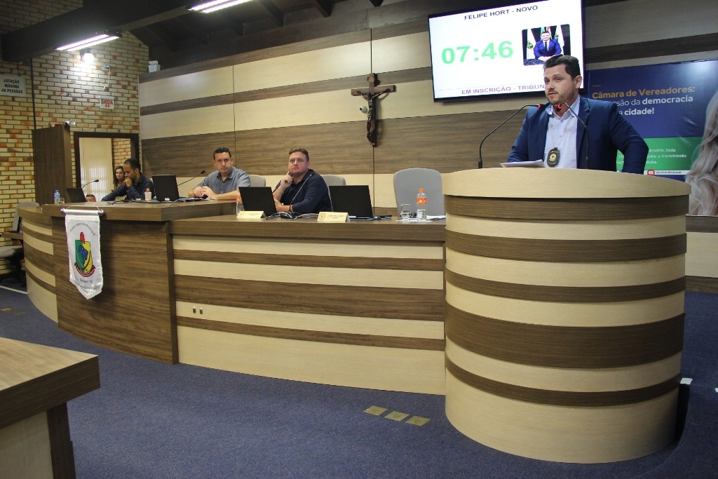 Vereador Felipe Hort, Novo, na tribuna. Foto:  Talita Garcia/Câmara Municipal de Brusque